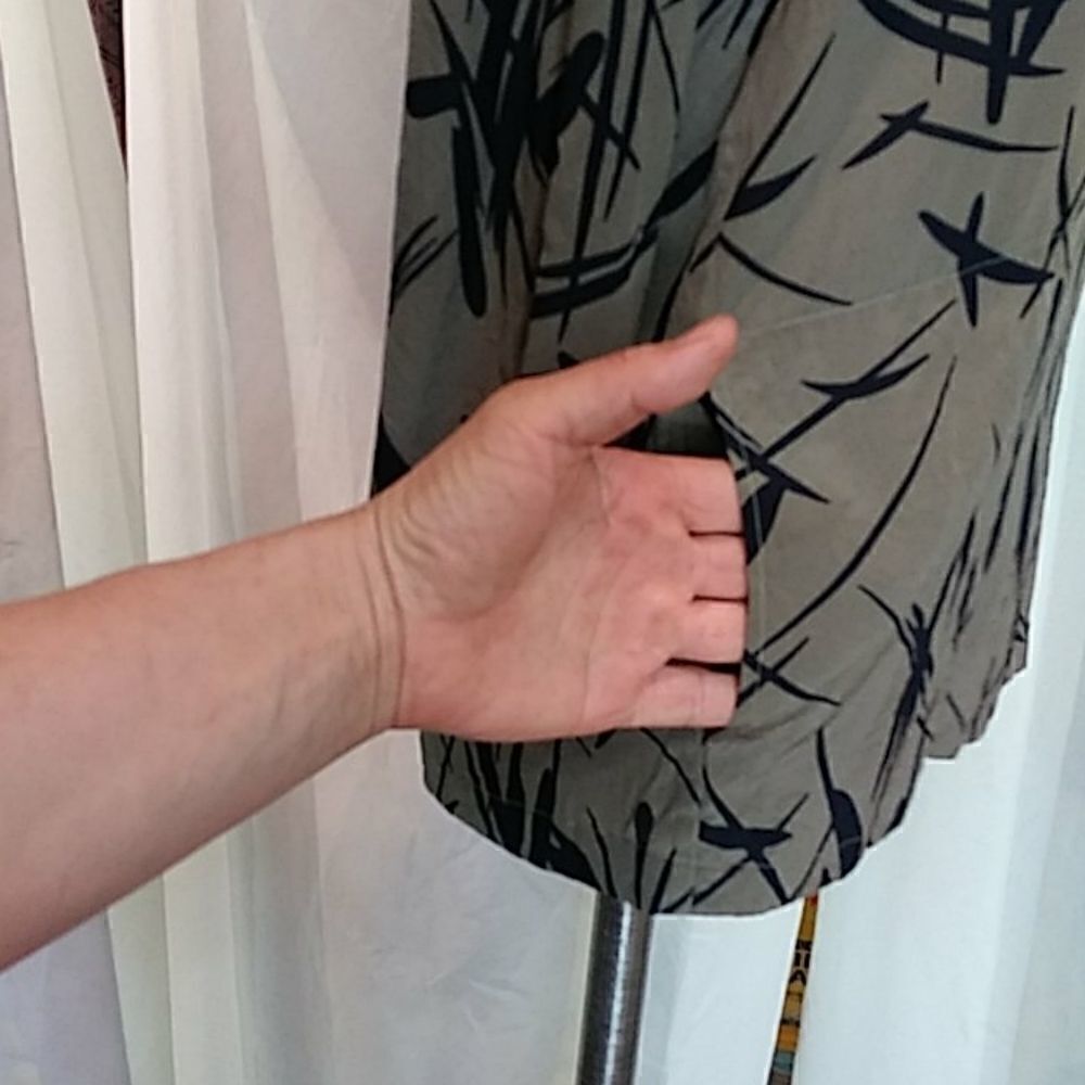 Krizia. 100% silk top  - Picture 3 of 12